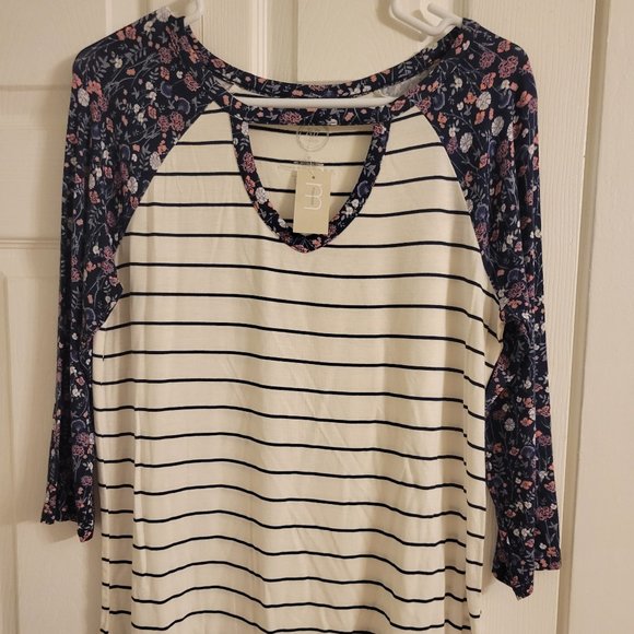 NWT Maurices  Med. ³/⁴ sleeve shirt - Picture 1 of 3